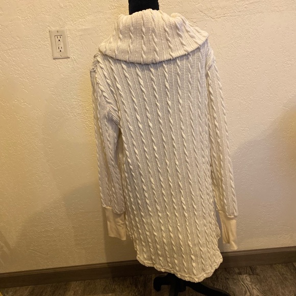 Super cute turtleneck sweater - Picture 8 of 10